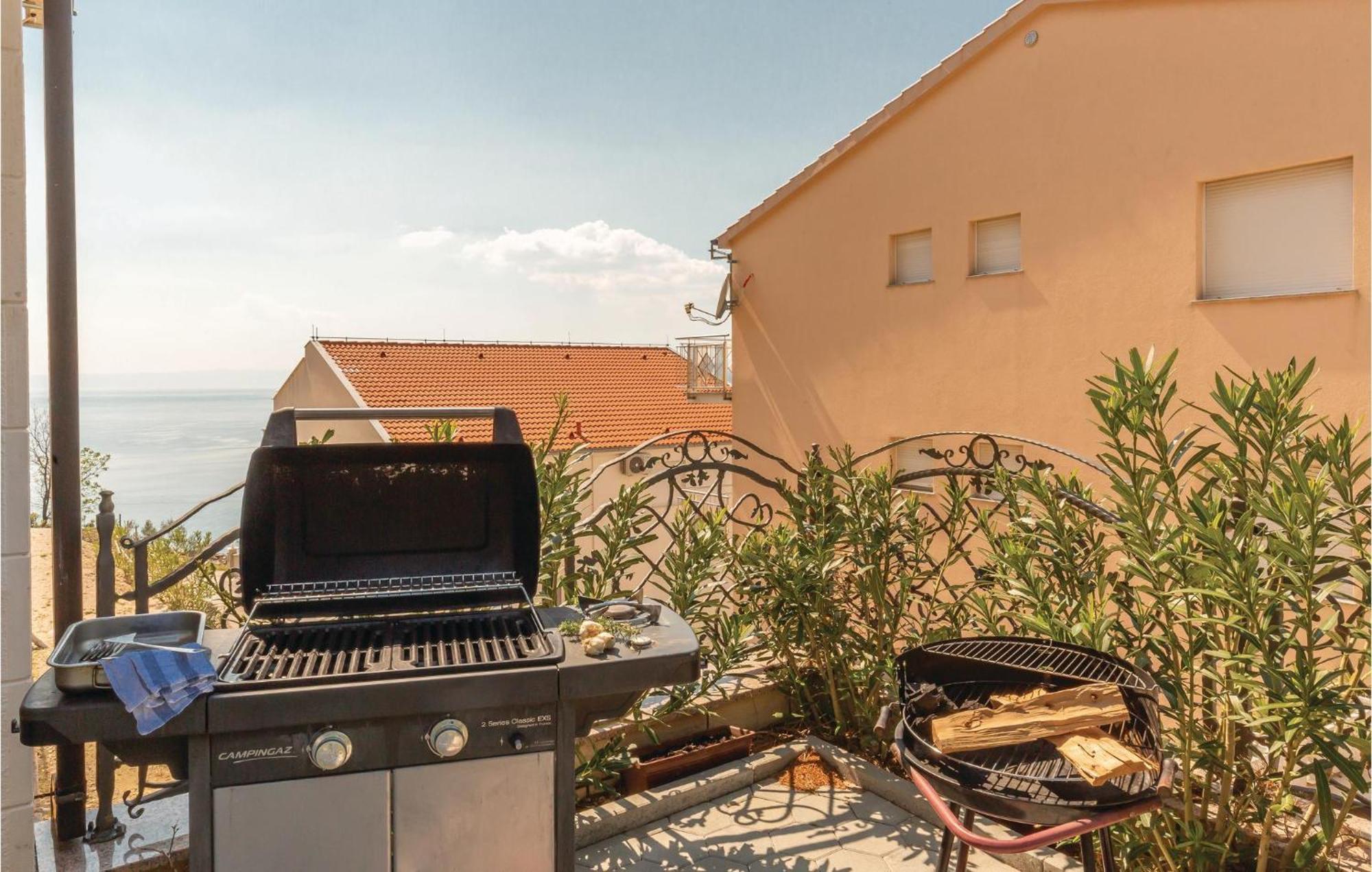 Nice Studio In Krvavica With Kitchen Kültér fotó