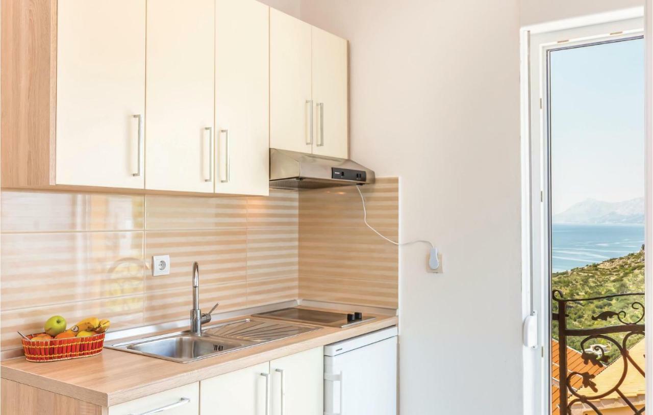 Nice Studio In Krvavica With Kitchen Kültér fotó